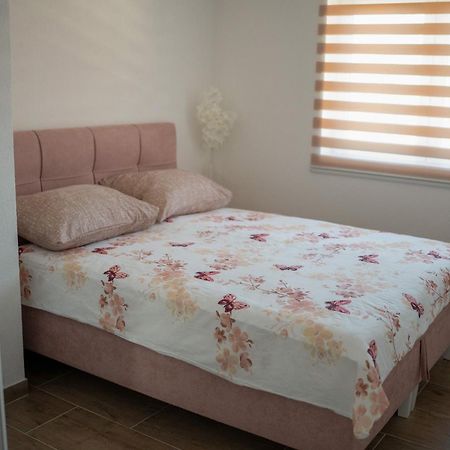 Apartmani Elegance トゥズラ エクステリア 写真