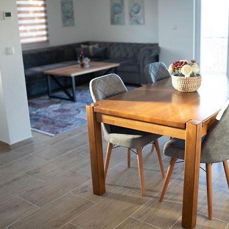 Apartmani Elegance トゥズラ エクステリア 写真