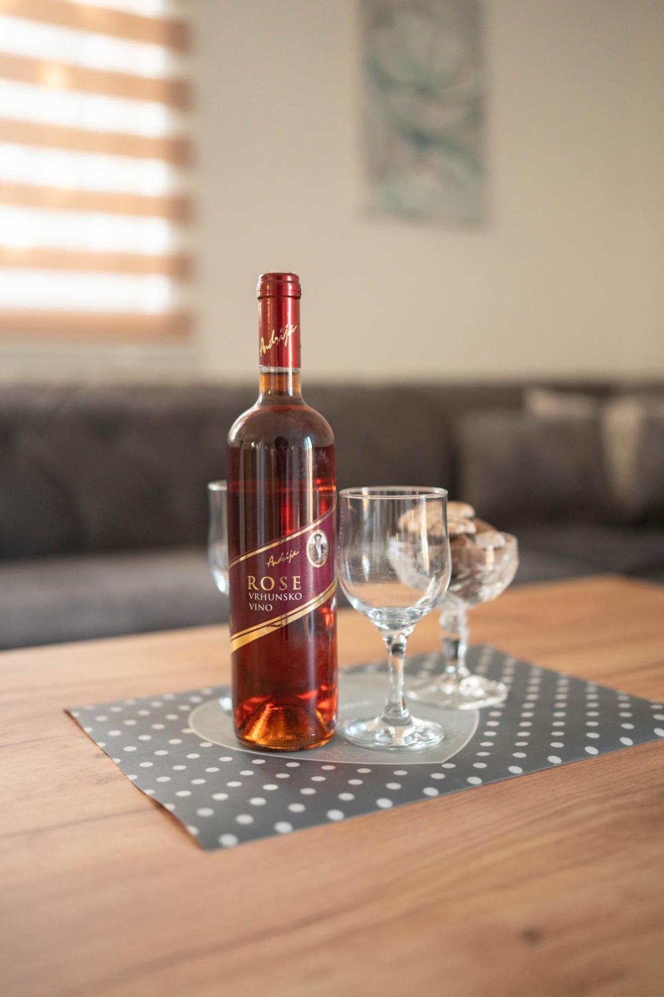 Apartmani Elegance トゥズラ エクステリア 写真