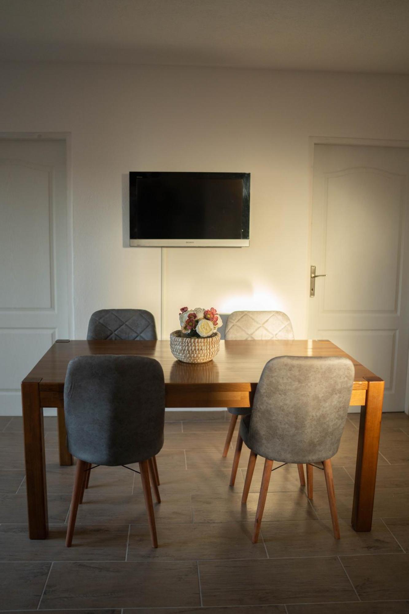 Apartmani Elegance トゥズラ エクステリア 写真