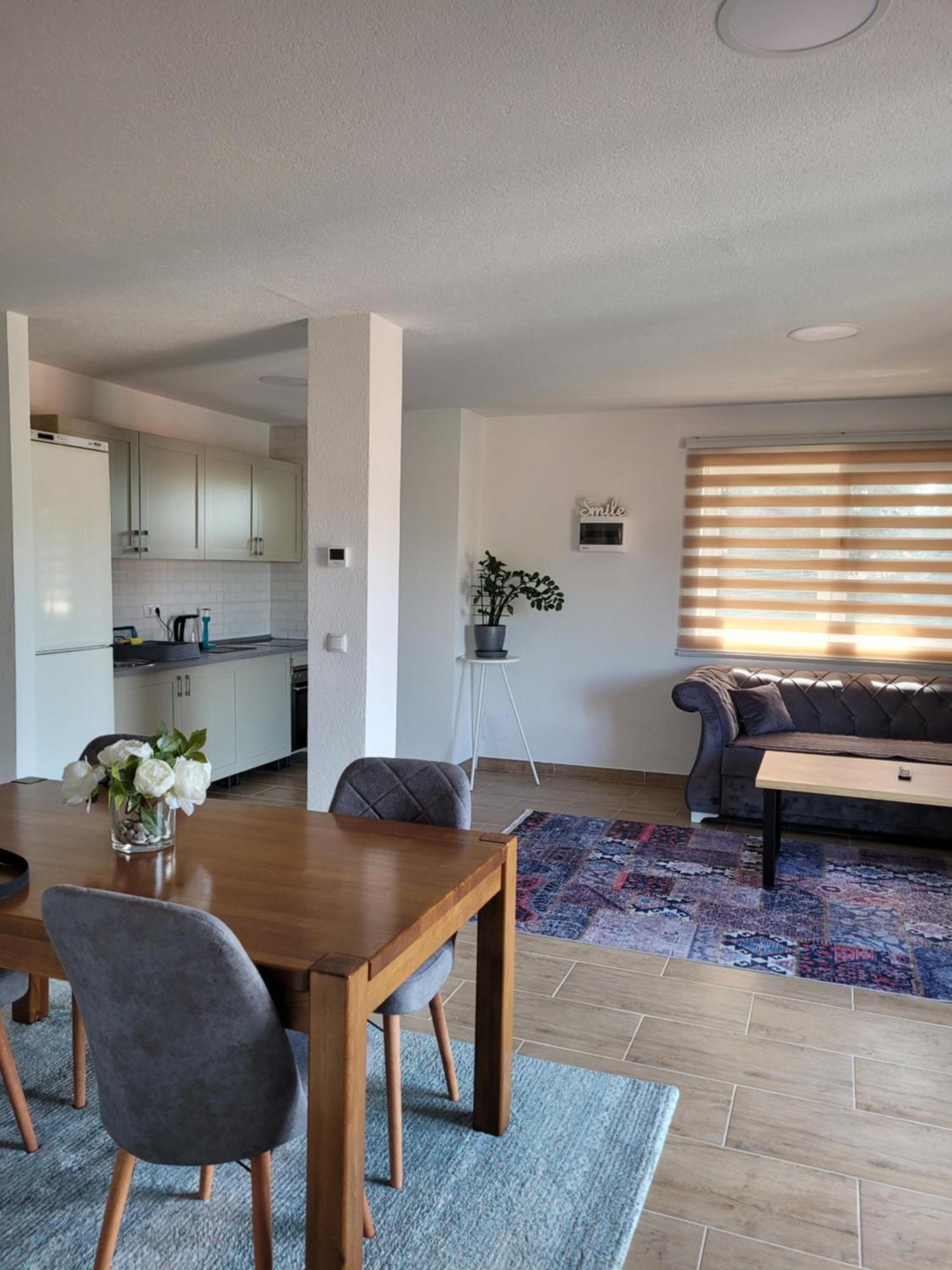 Apartmani Elegance トゥズラ エクステリア 写真