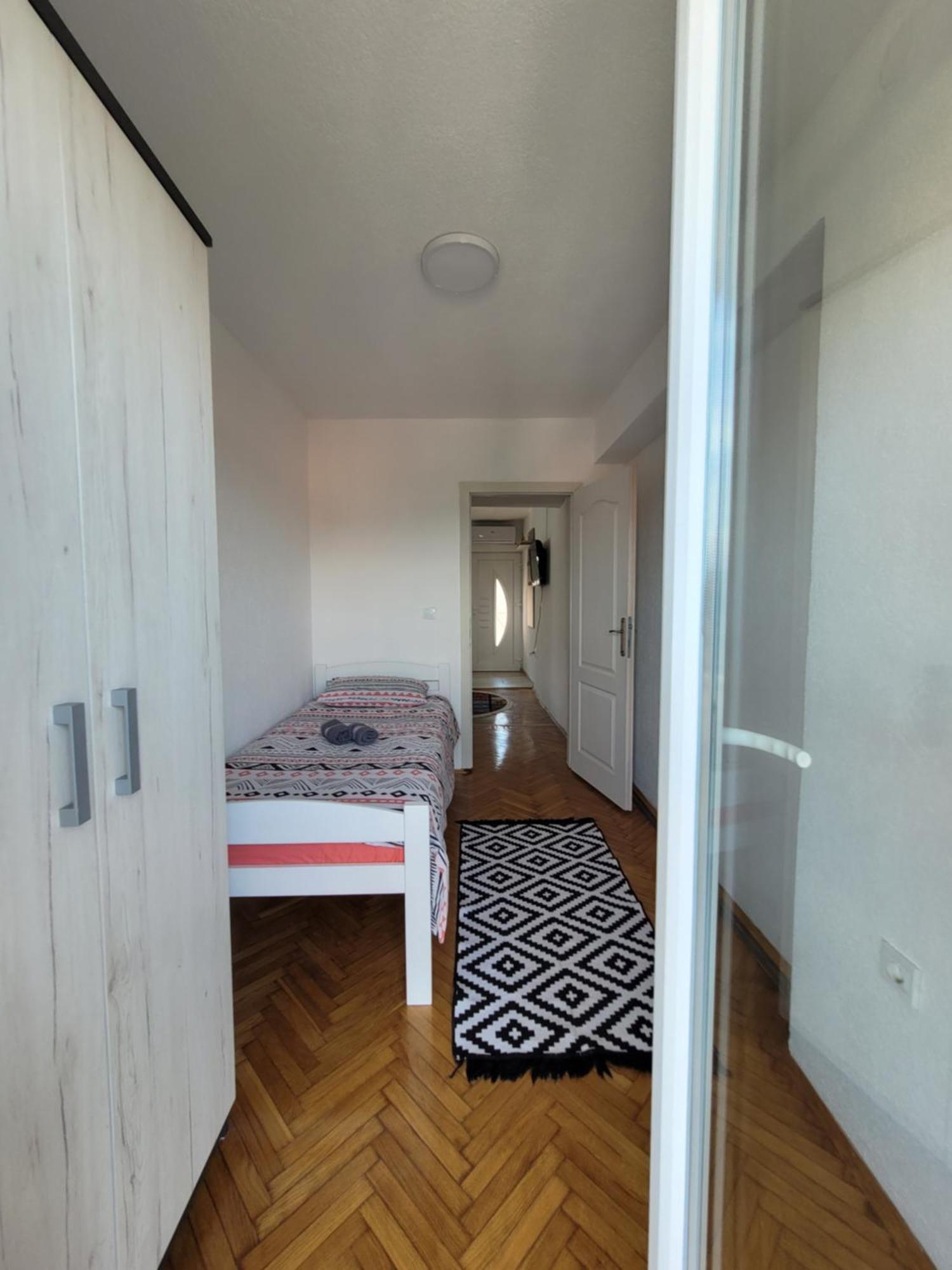 Apartmani Elegance トゥズラ エクステリア 写真