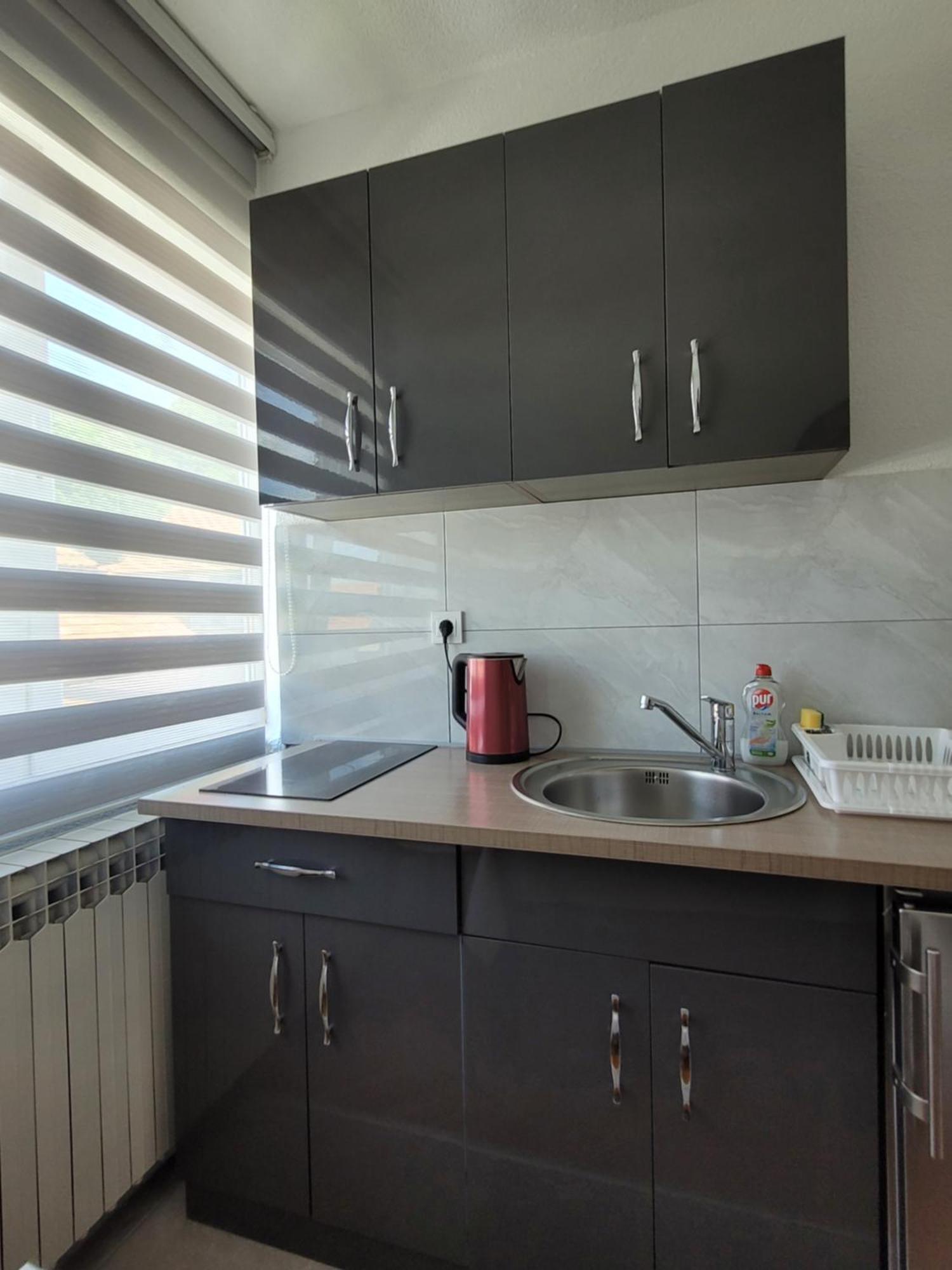 Apartmani Elegance トゥズラ エクステリア 写真