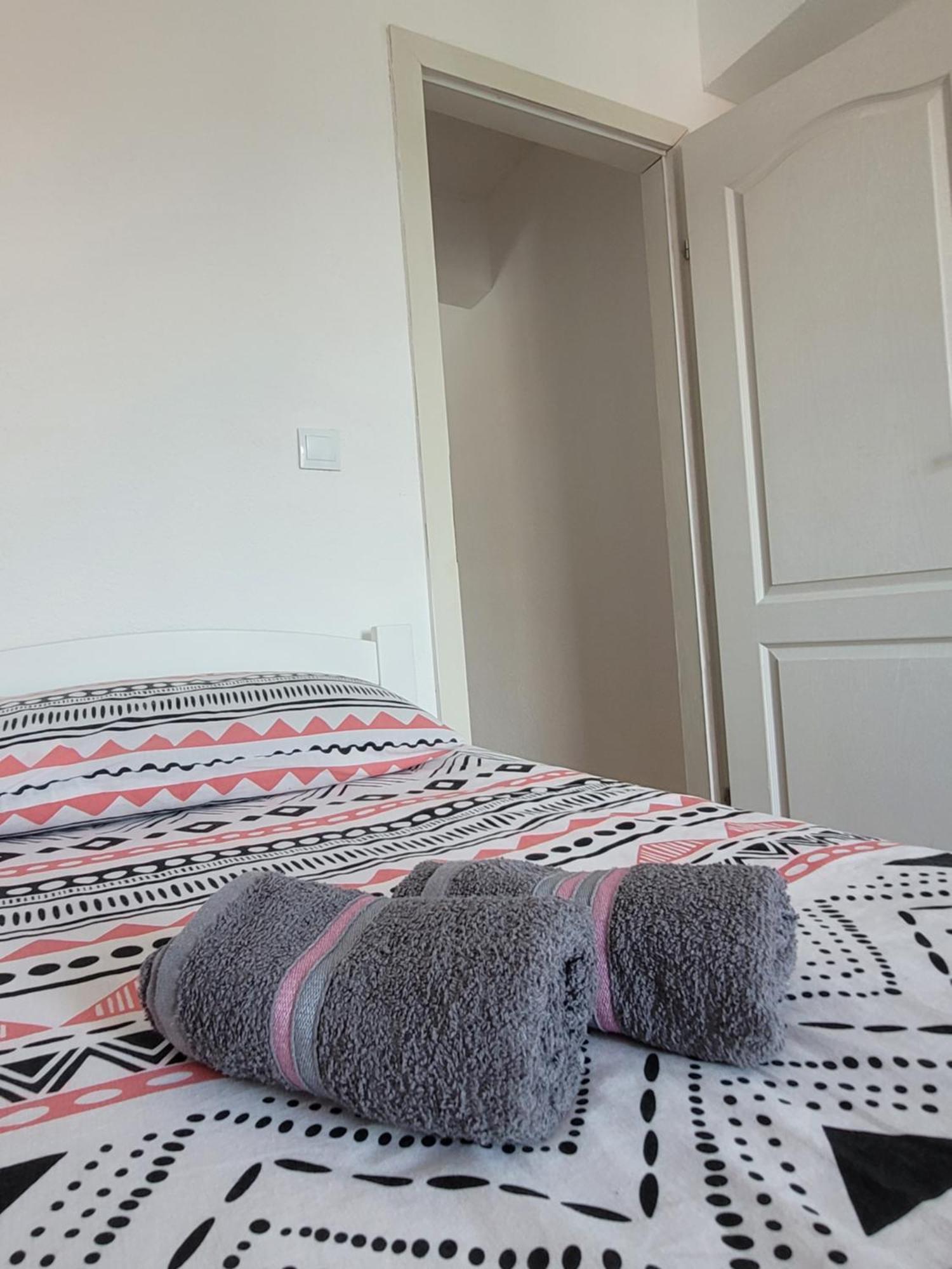 Apartmani Elegance トゥズラ エクステリア 写真