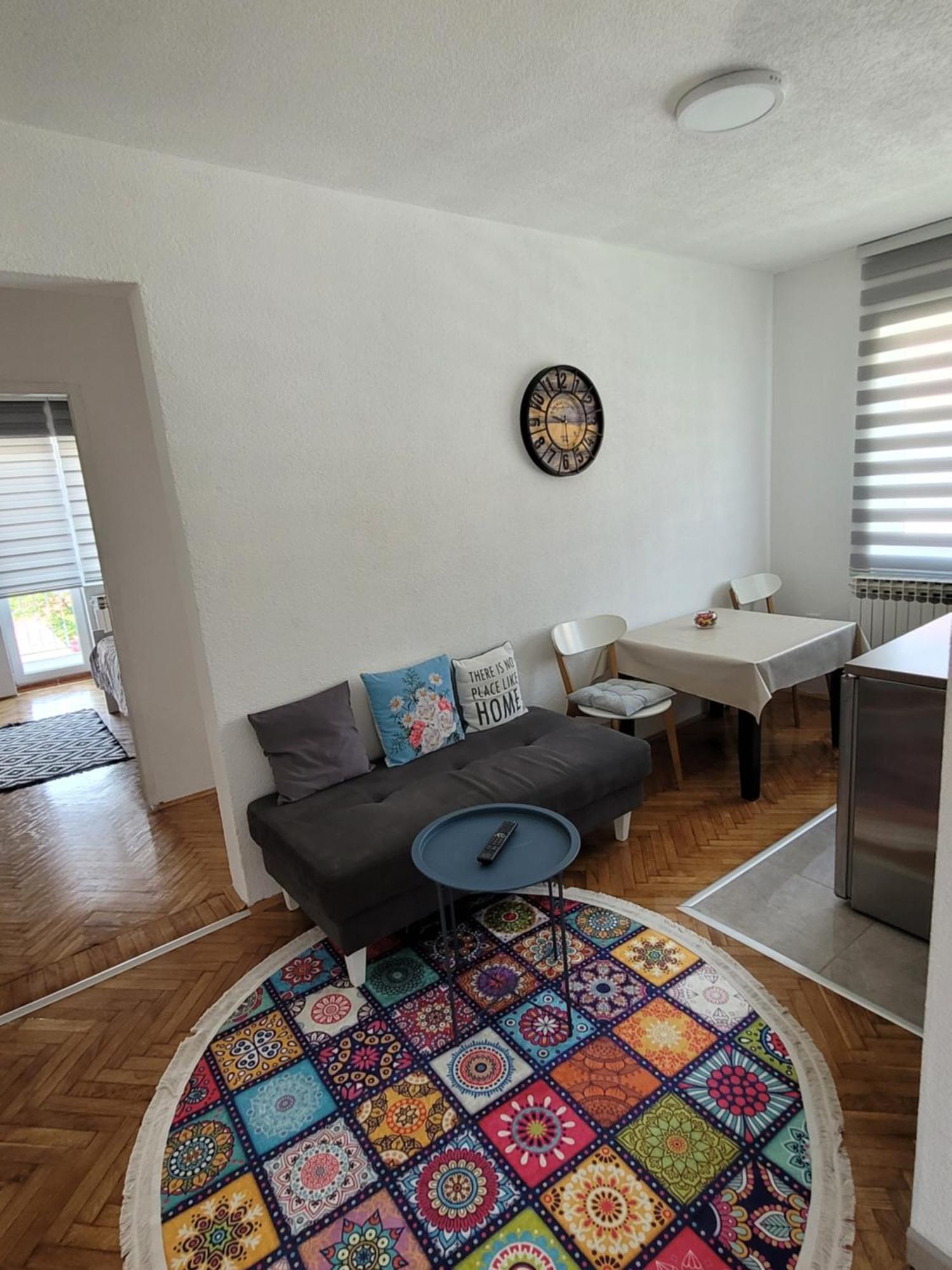 Apartmani Elegance トゥズラ エクステリア 写真