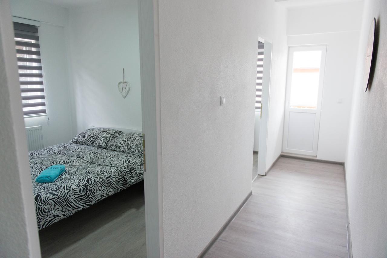 Apartmani Elegance トゥズラ エクステリア 写真