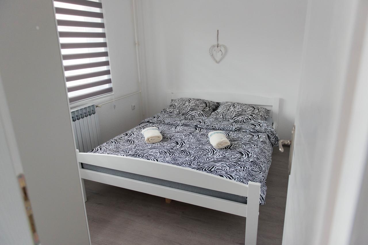 Apartmani Elegance トゥズラ エクステリア 写真