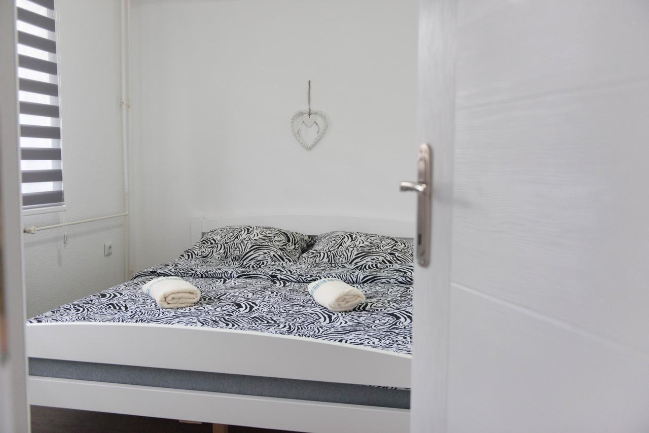 Apartmani Elegance トゥズラ エクステリア 写真